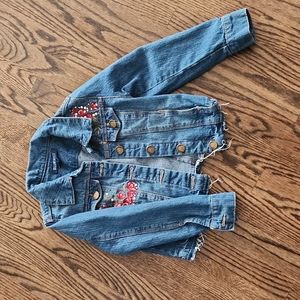 NWOT Embroidered denim jacket with distressed hem size M(8)